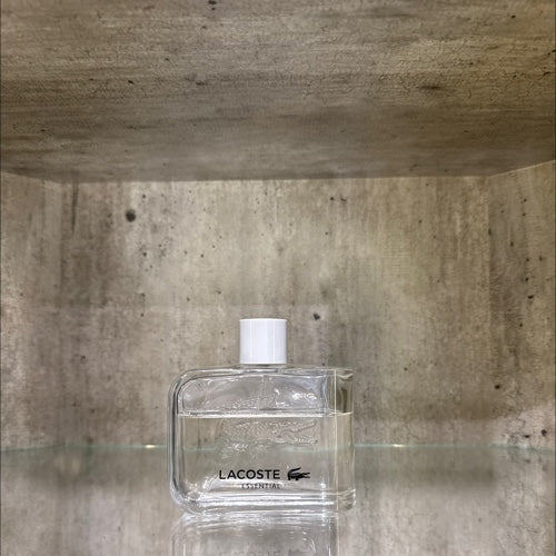 🌟 Lacoste Essential – Lacoste